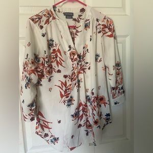 Van Heusen Floral blouse size XXS, fits like a S
